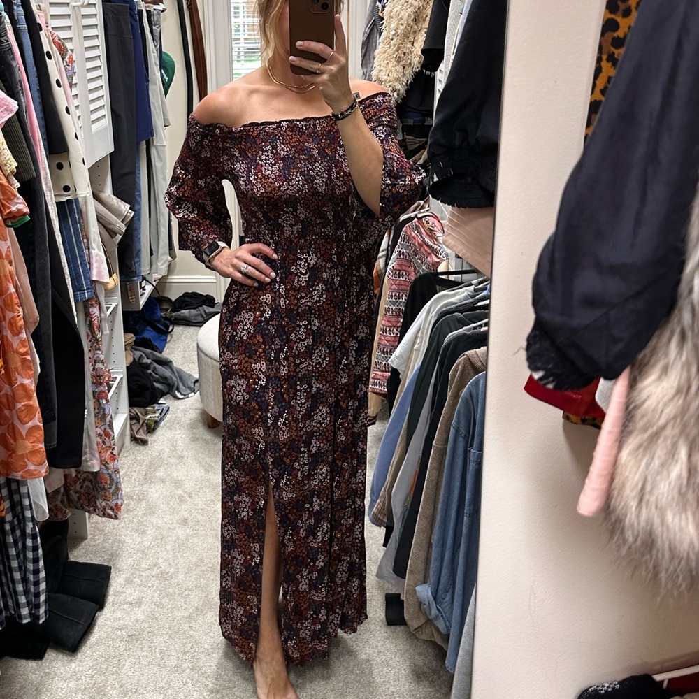 Maxi off shoulder dress w/ slits